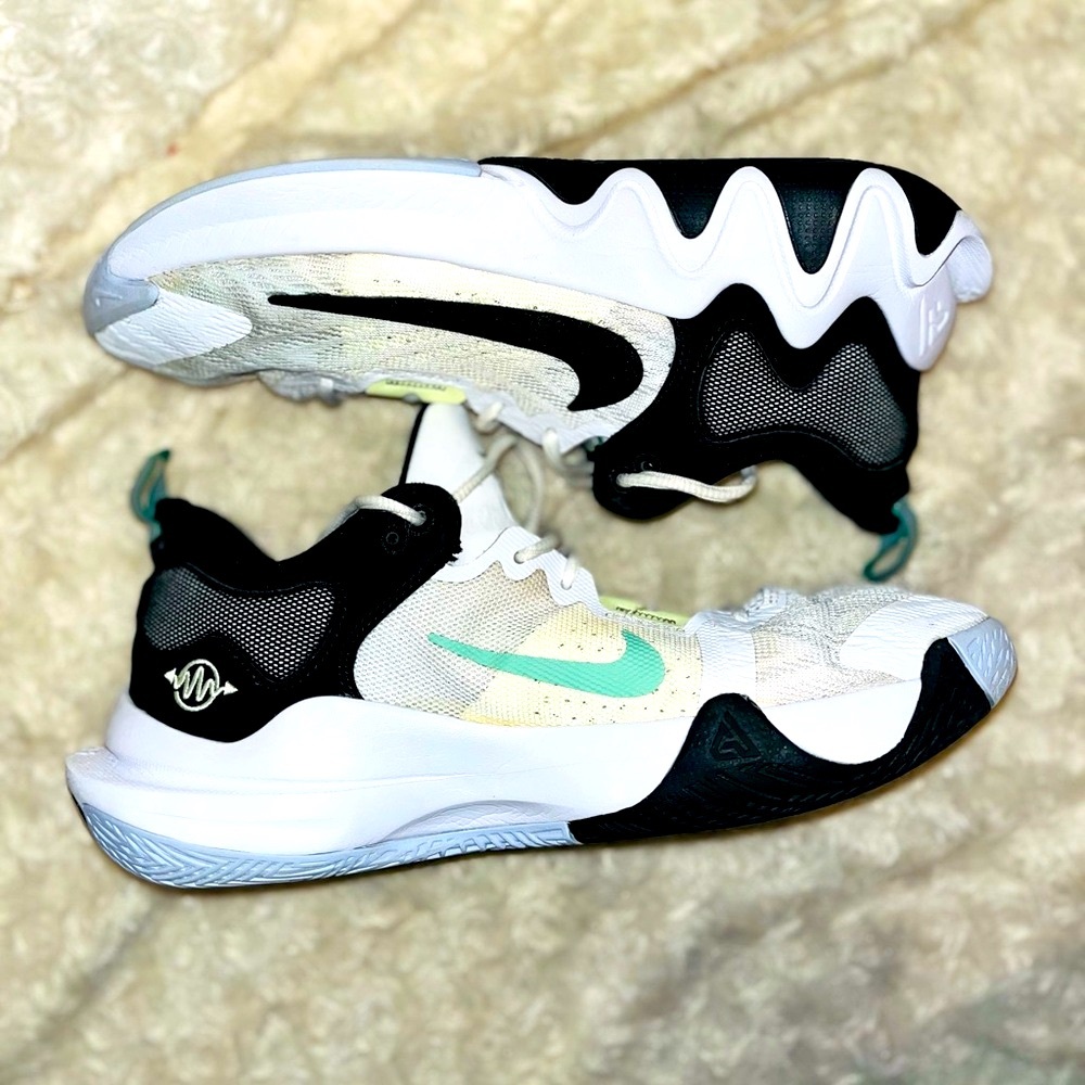 NIKE GIANNIS IMMORTALITY 2 BASKETBALL SHOES MENS WHITE/BLACK DM0825-101 SIZE 8.5